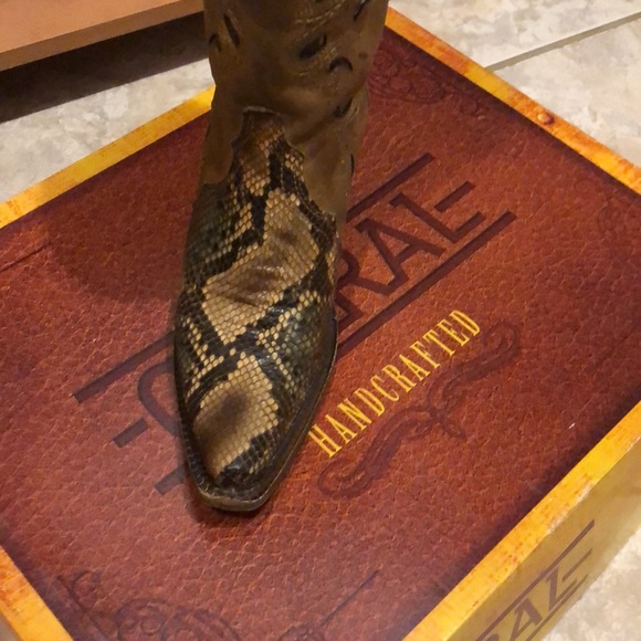 - CORRAL NEW Python Snakeskin Inlay Snip Toe Boots - Picture 12 of 13